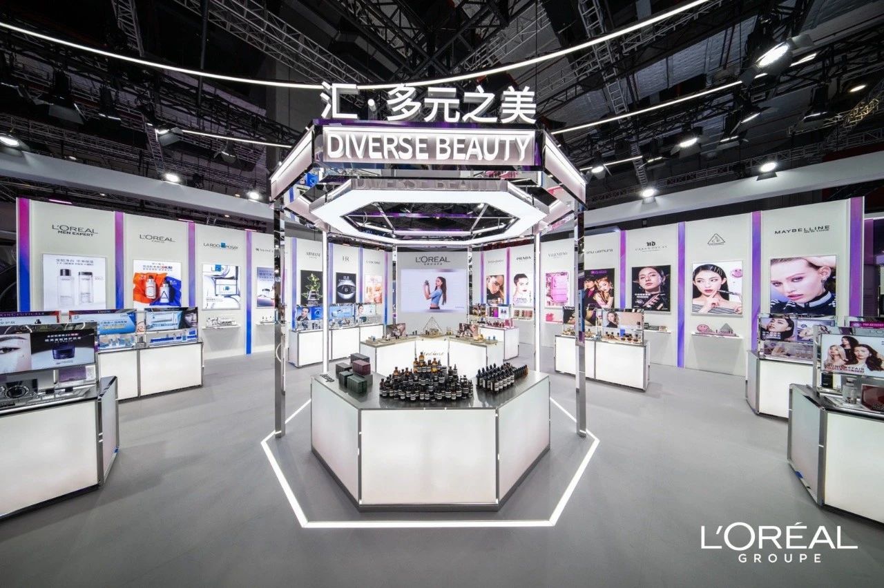 深圳展覽設(shè)計(jì)公司帶你看2023進(jìn)博會(huì)最具有創(chuàng)意00家企業(yè)展臺(tái)(歐萊雅展臺(tái))4